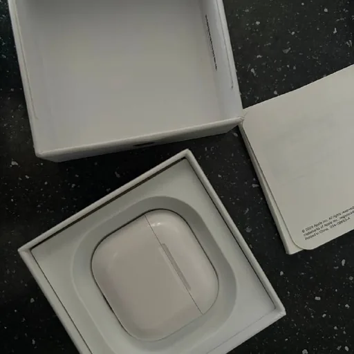 AirPods 4 ANC