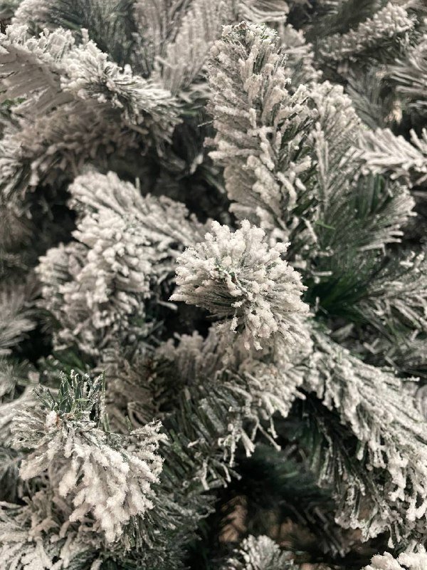 Ёлка искусственная 210см с эффектом снега 2