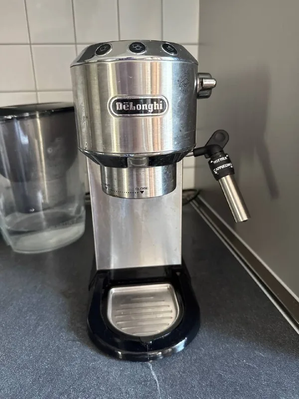 Кофемашина De Longhi EC685