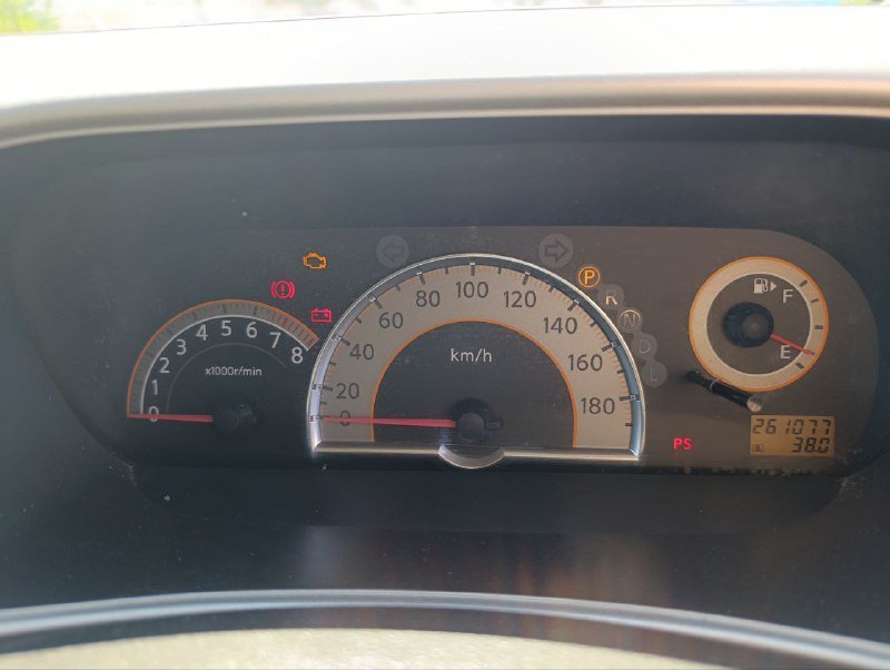 Nissan Serena 2005 машина 4