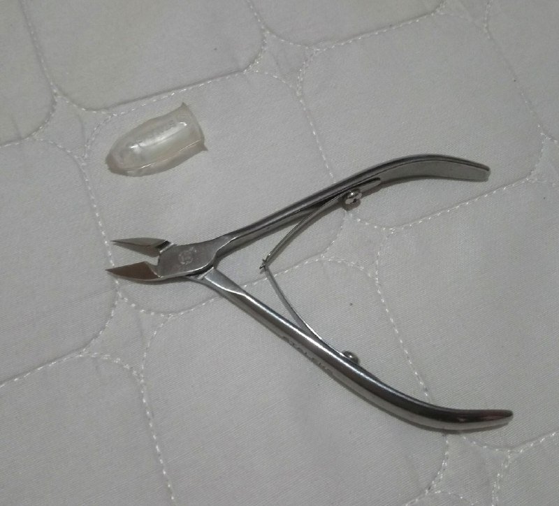 Маникюрные щипцы Staleks