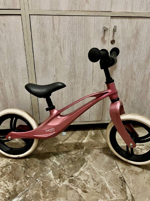 Розовый беговел Lionelo 2