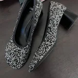 Свитер, блуза, туфли Zara, ботфорты Mango, кроссовки New Balance 3