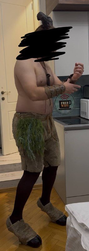 Образ сатир на Хэллоуин, красный парик, корсет