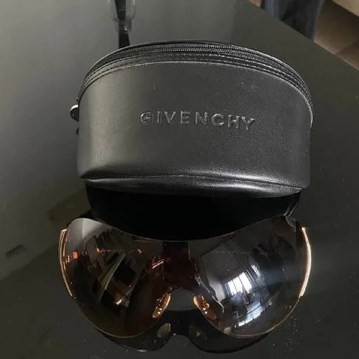 Солнцезащитные очки Givenchy