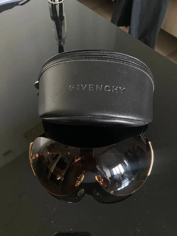 Солнцезащитные очки Givenchy 1