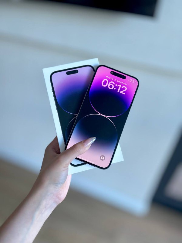 iPhone 14 Pro Max, AirPods Pro 2, кабель зарядки 1