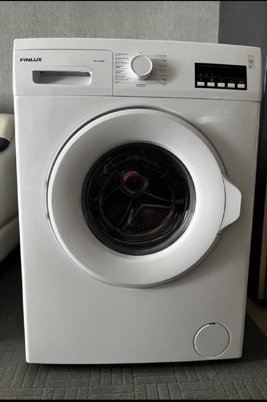 Диван и 2 кресла, Стол белый, Телевизор, Стиральная машина, Картины гобелен 3