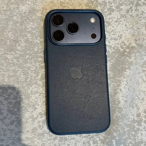 Чехол на iPhone 17 Pro синий