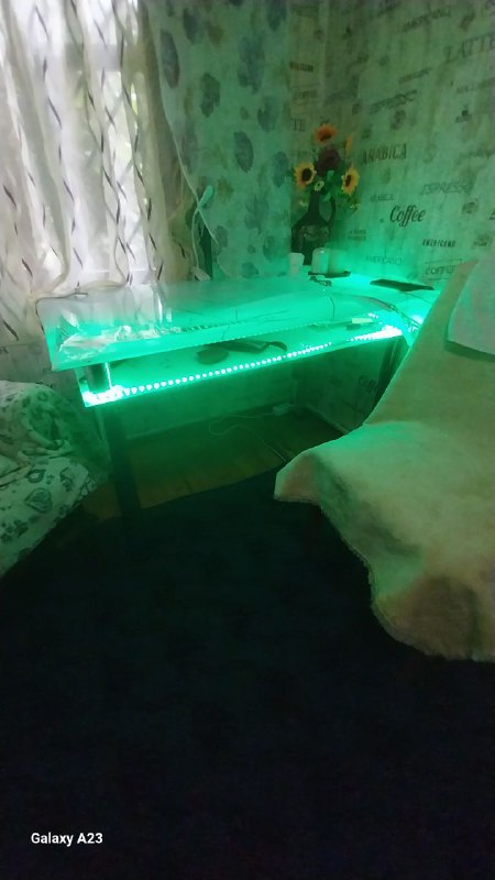 Стол стеклянный с подсветкой 1