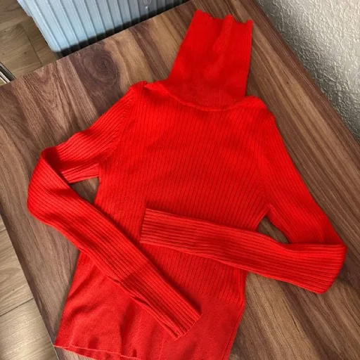 Красная водолазка ZARA