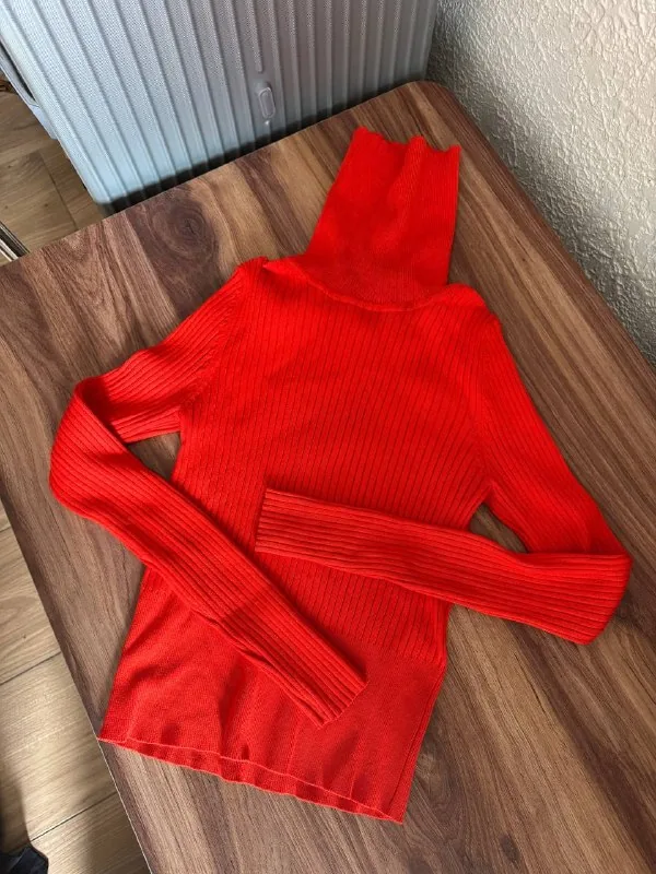 Красная водолазка ZARA 1