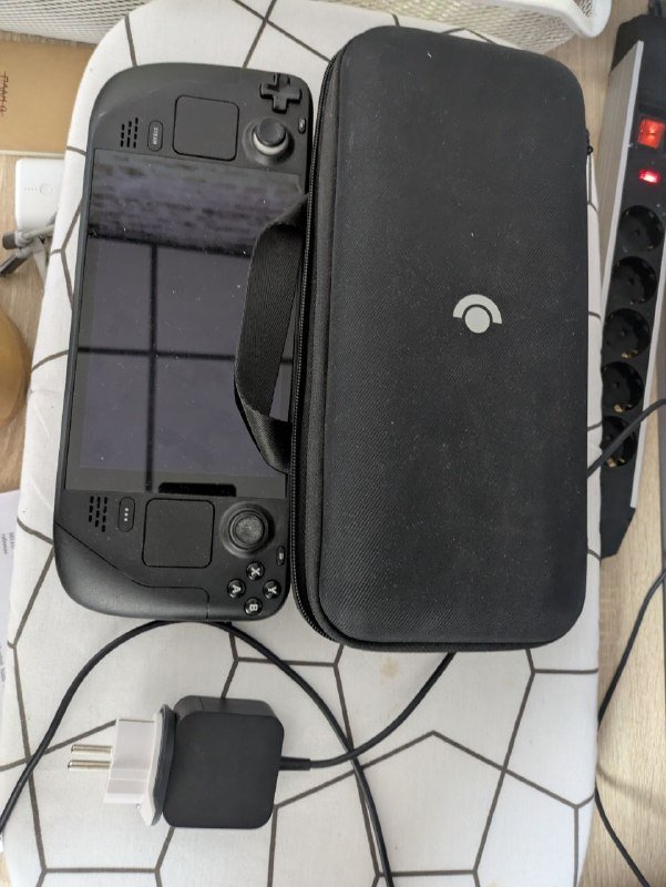 Оригинальный Steam Deck 256 GB с зарядкой и кейсом