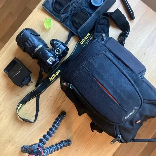 Nikon D5100 фотоаппарат с объективом и аксессуарами