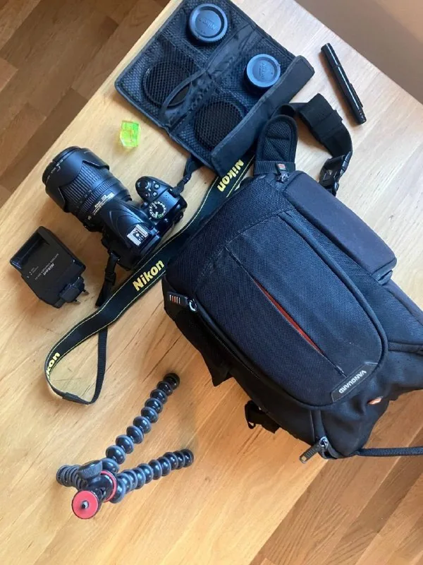 Nikon D5100 фотоаппарат с объективом и аксессуарами