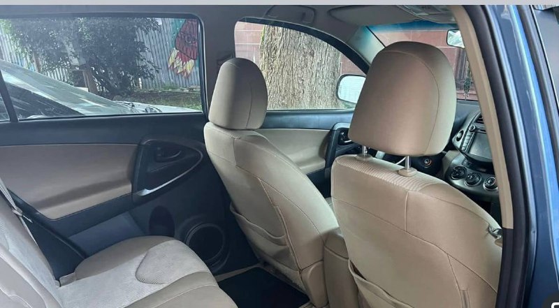 Toyota RAV4 2012 бензин 2,5 л 6