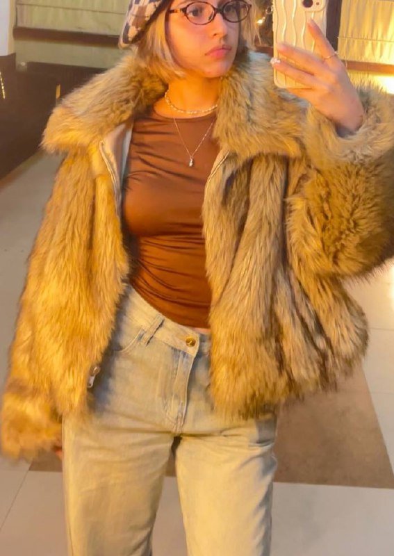 Пушистая курточка stradivarius