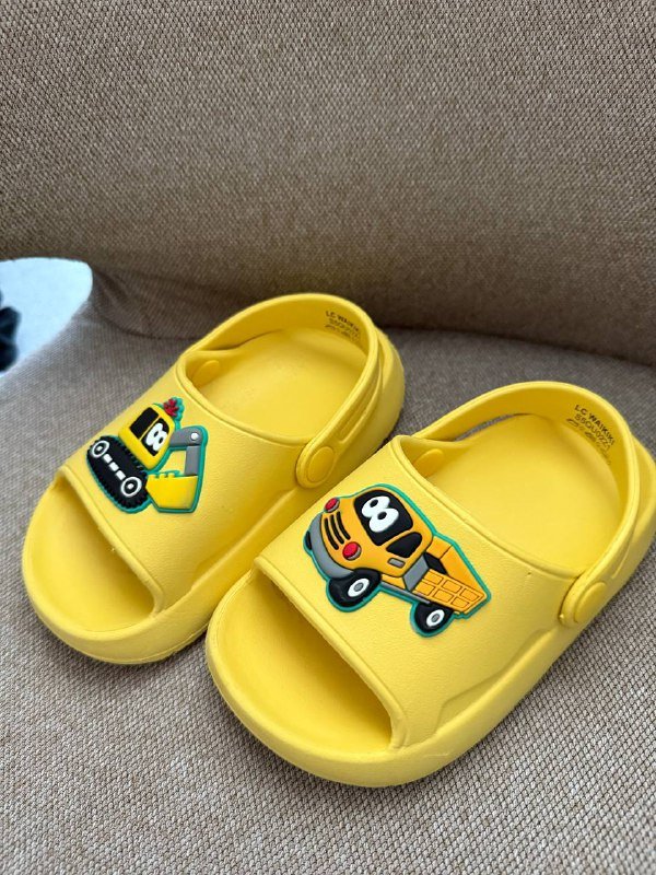 Демисезонная шапка, шапка Boss, детские шлёпанцы с машинками 3