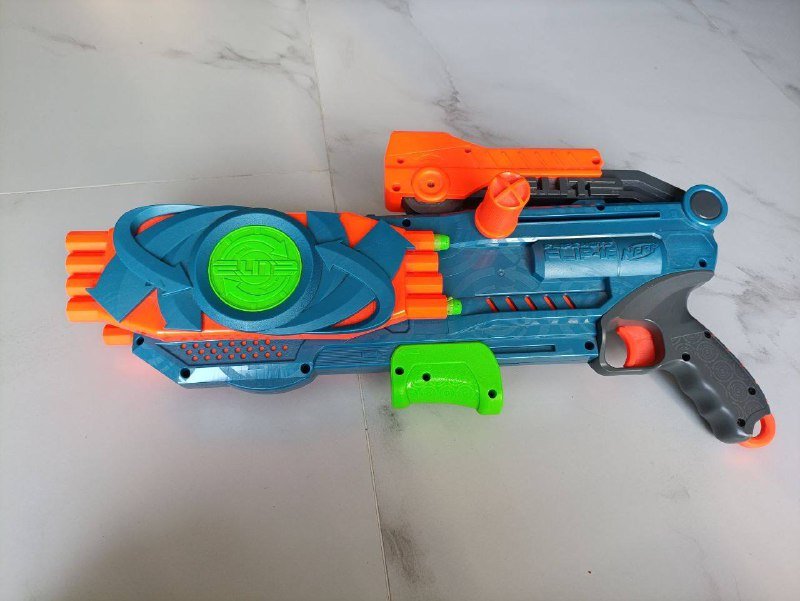 машинки, игрушки, рюкзак, укулеле, настольная игра 10