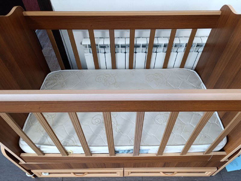 Детская кроватка с матрасом 2