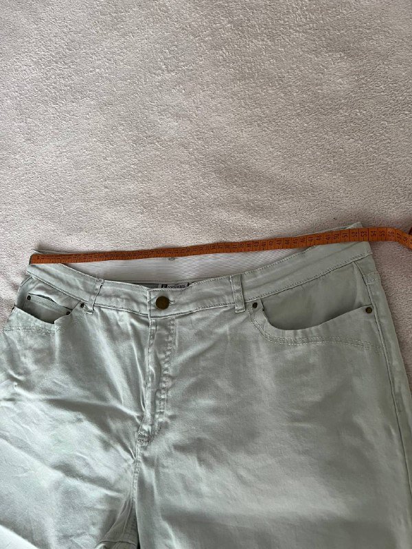 Джинсовые шорты, полосатый пиджак, коричневая накидка, серая майка, белая майка 4