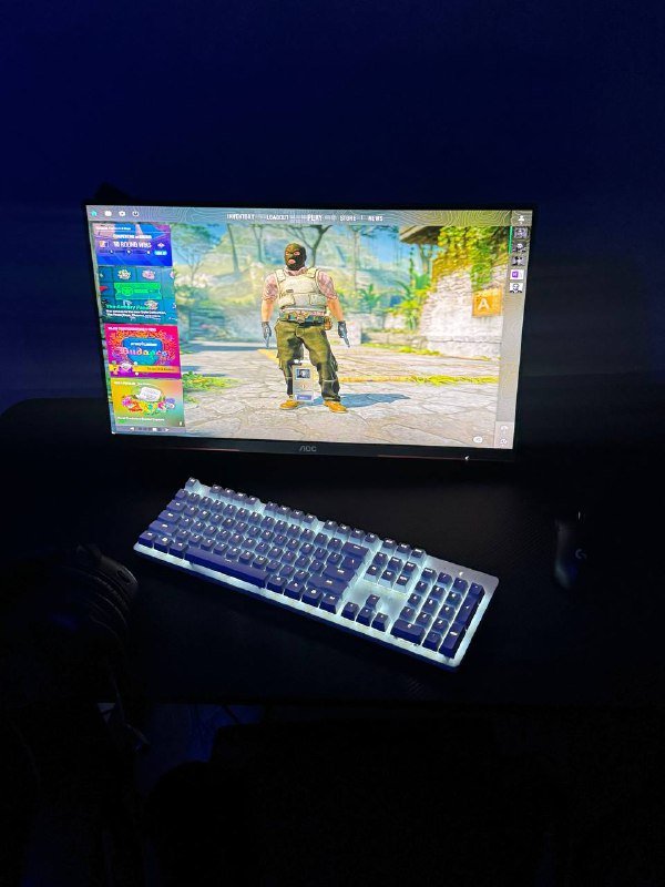 Комплект для игр и работы: монитор, клавиатура, мышь, ПК, стол, кресло