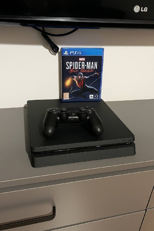 PlayStation 4, 2 геймпада, игра Человек Паук Майлз Моралес