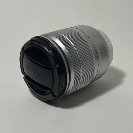 Fujifilm Fujinon XC 16-50mm и Canon EF 70-210mm объективы