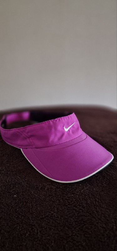 Козырьки Stella McCartney, Nike и бейсболка Adidas 3