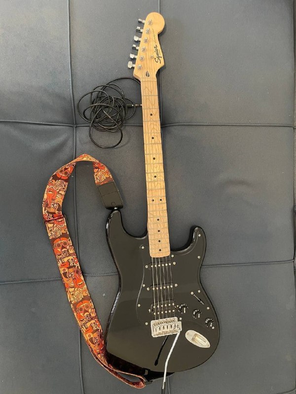 электрогитара Fender Squier, микрофон Behringer ECM8000, преамп Klark Teknik MIC BOOSTER CM-1