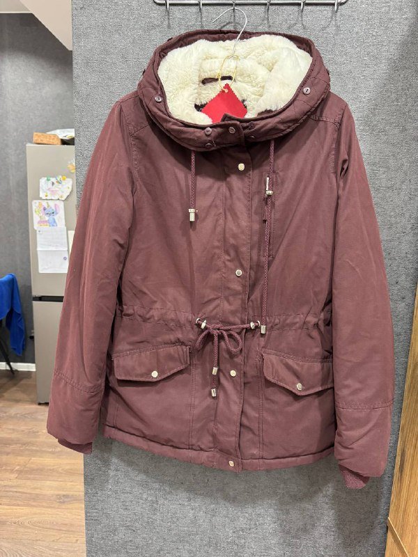 Бордовая парка с капюшоном размер S