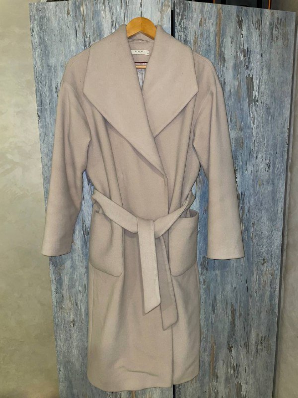 Пальто светло-бежевое, джинсовые шорты 3