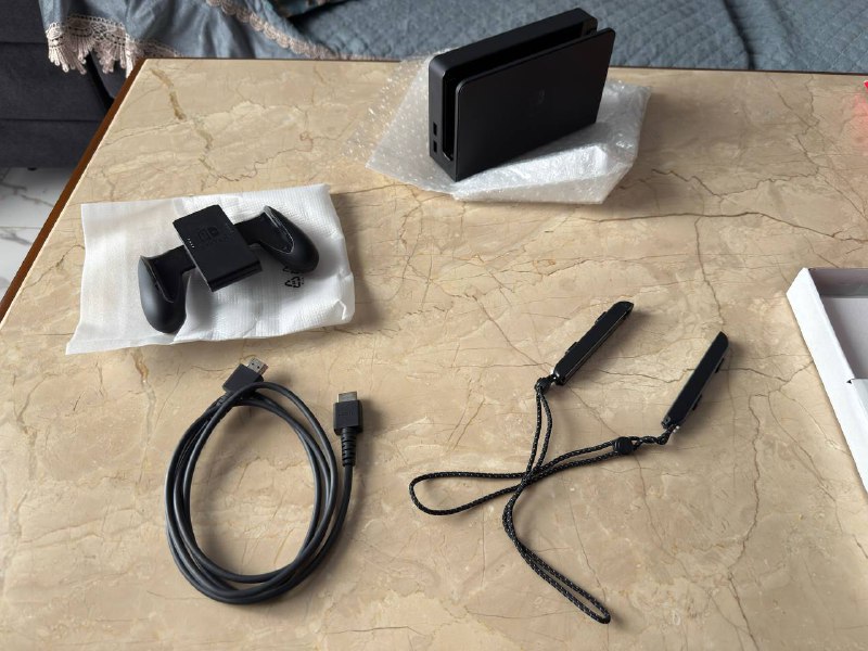 Nintendo Switch OLED, чехол, защитное стекло, 2 игры 3