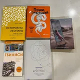 Книги, стеклянная посуда, сковородка, шланг для душа 1