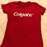 Красный топ, оранжевый топ, футболка Colgate, красный жакет 3