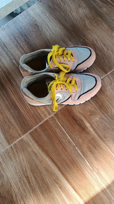 Женские кроссовки 37 размер