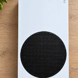 Xbox Series S 512 GB с двумя джойстиками и гарнитурой 4