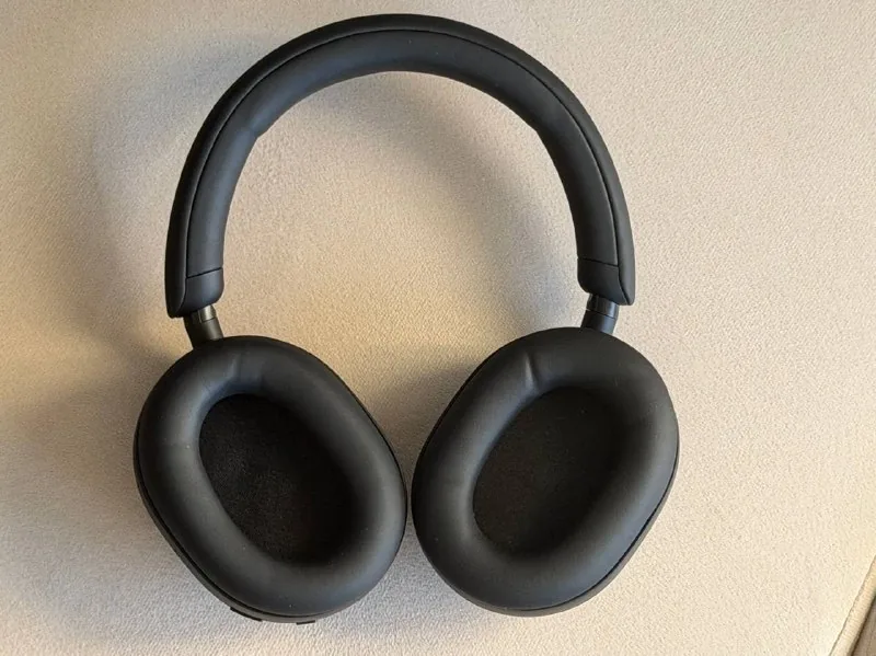 Sony WH-1000XM5 headphones 1