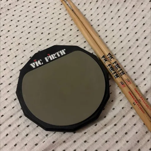 Тренировочный драм-пэд, палочки Vic Firth 5A