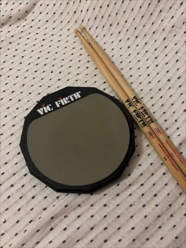 Тренировочный драм-пэд, палочки Vic Firth 5A
