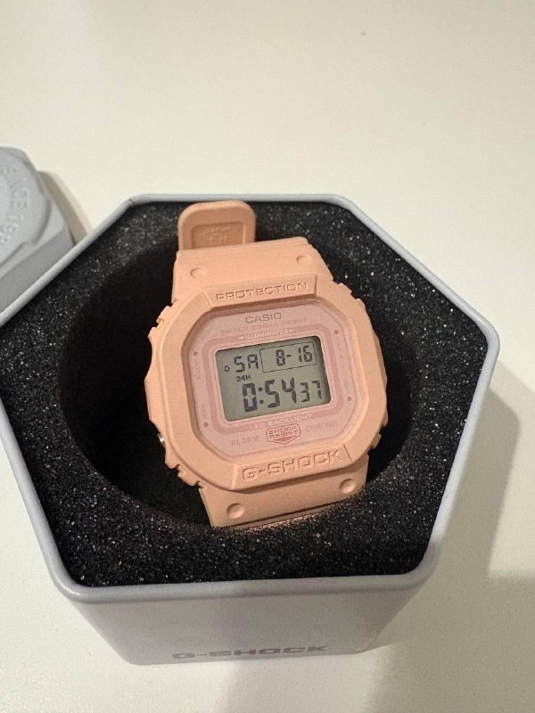 Casio G-Shock S5600BA розовые часы 1