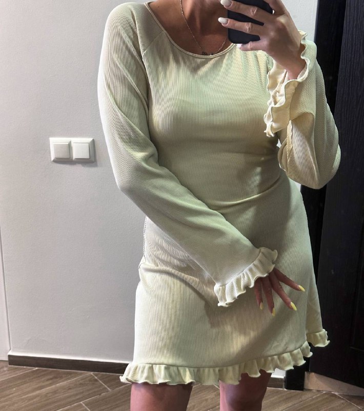 Юбка джинсовая, голубое платье, бежевое платье с рукавами 4