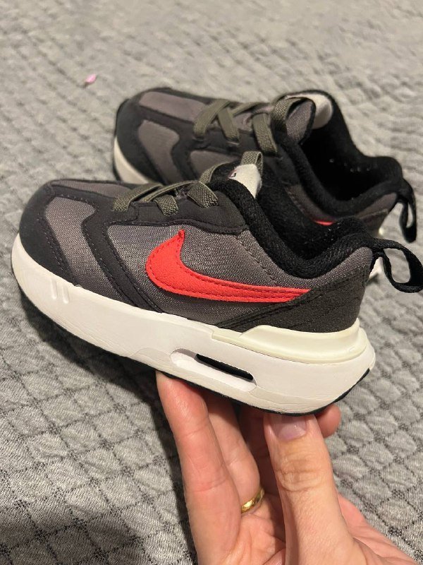 Кроссовки Nike р-р 22 US 6C