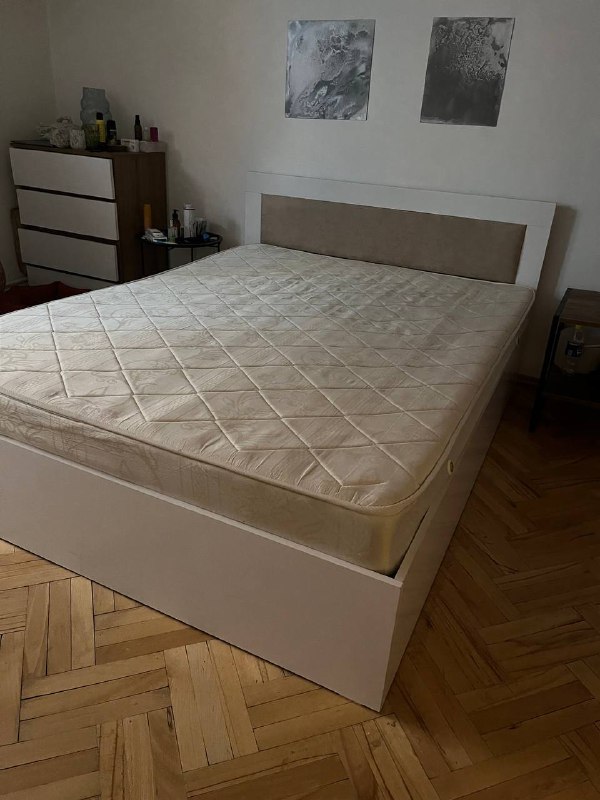 Кровать с матрасом 160х200