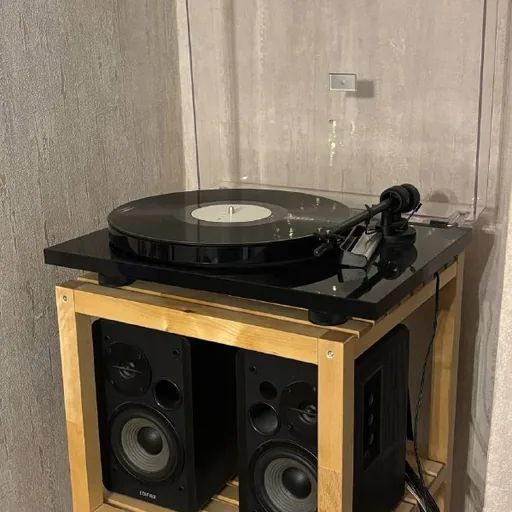 Колонки-мониторы Edifier R1280DB, проигрыватель Pro-Ject E1 Phono