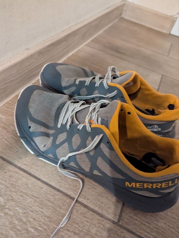 Мужские черные кроссовки 43, женские кроссовки 39