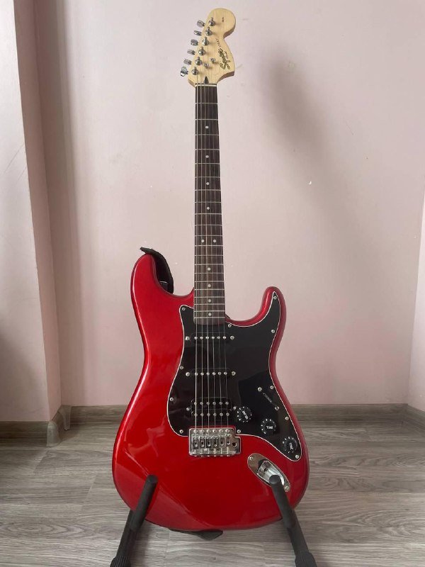 Электрогитара Fender Squier bullet strat и комбоусилитель NUX mighty 8BT