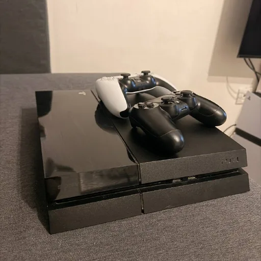 Sony PlayStation 4 Fat с 3 геймпадами