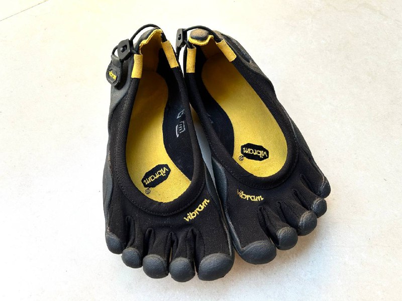 юбка шорты Nike, сумка Signature Element, брюки Irnby, носки Uniqlo, кепка Att, платье Marc Jacobs Grunge Redux, Vibram FiveFingers, Birkenstock 7