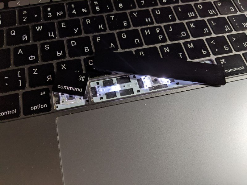 MacBook Pro 15' 2016 i7 16GB RAM, 256GB SSD 6